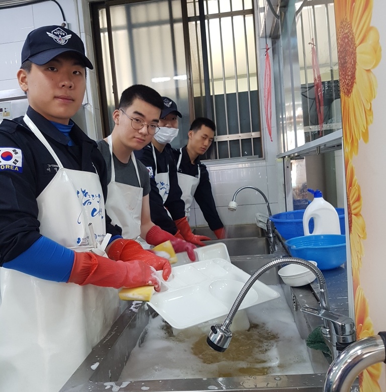 의무경찰 봉사활동(무료 급식소) 실시